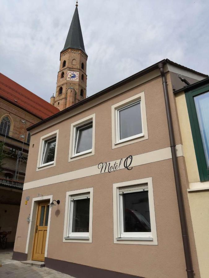 Motel Q - Das Kleine Stadthotel Dingolfing Exterior photo